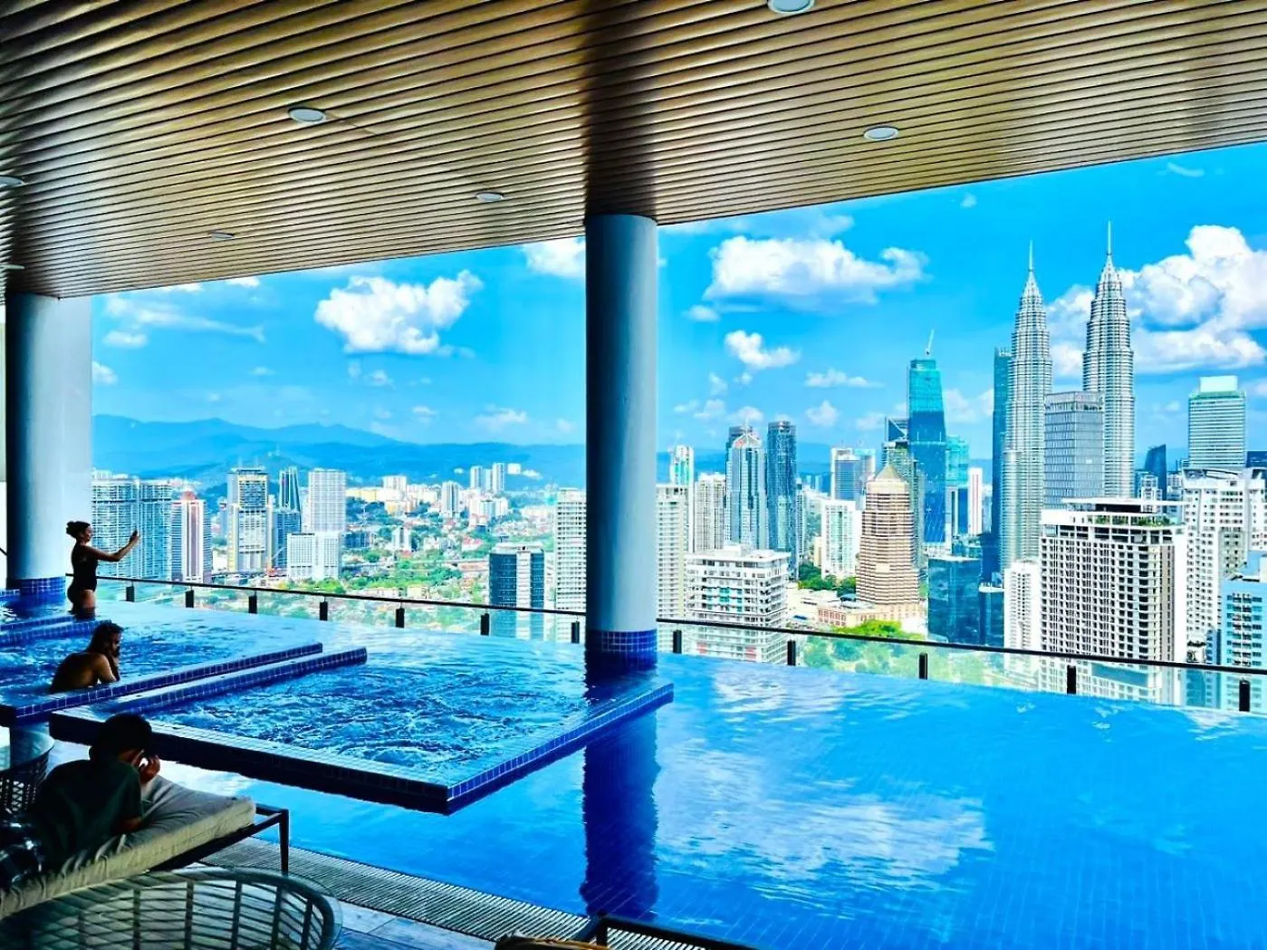 Deluxe Suite Klcc 吉隆坡 0*,  马来西亚